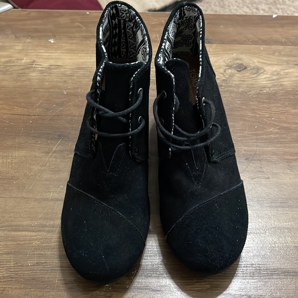 Women’s TOMS Wedges. Black. Size 9.5 - Picture 3 of 4